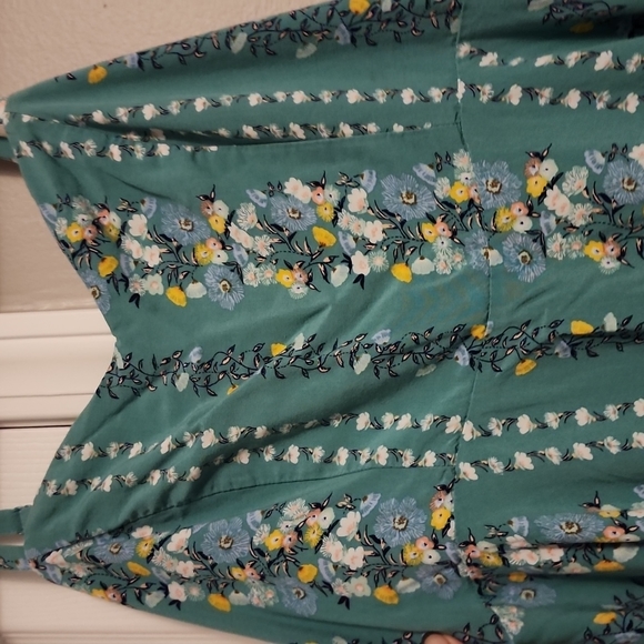 Old navy floral dress - Picture 3 of 5